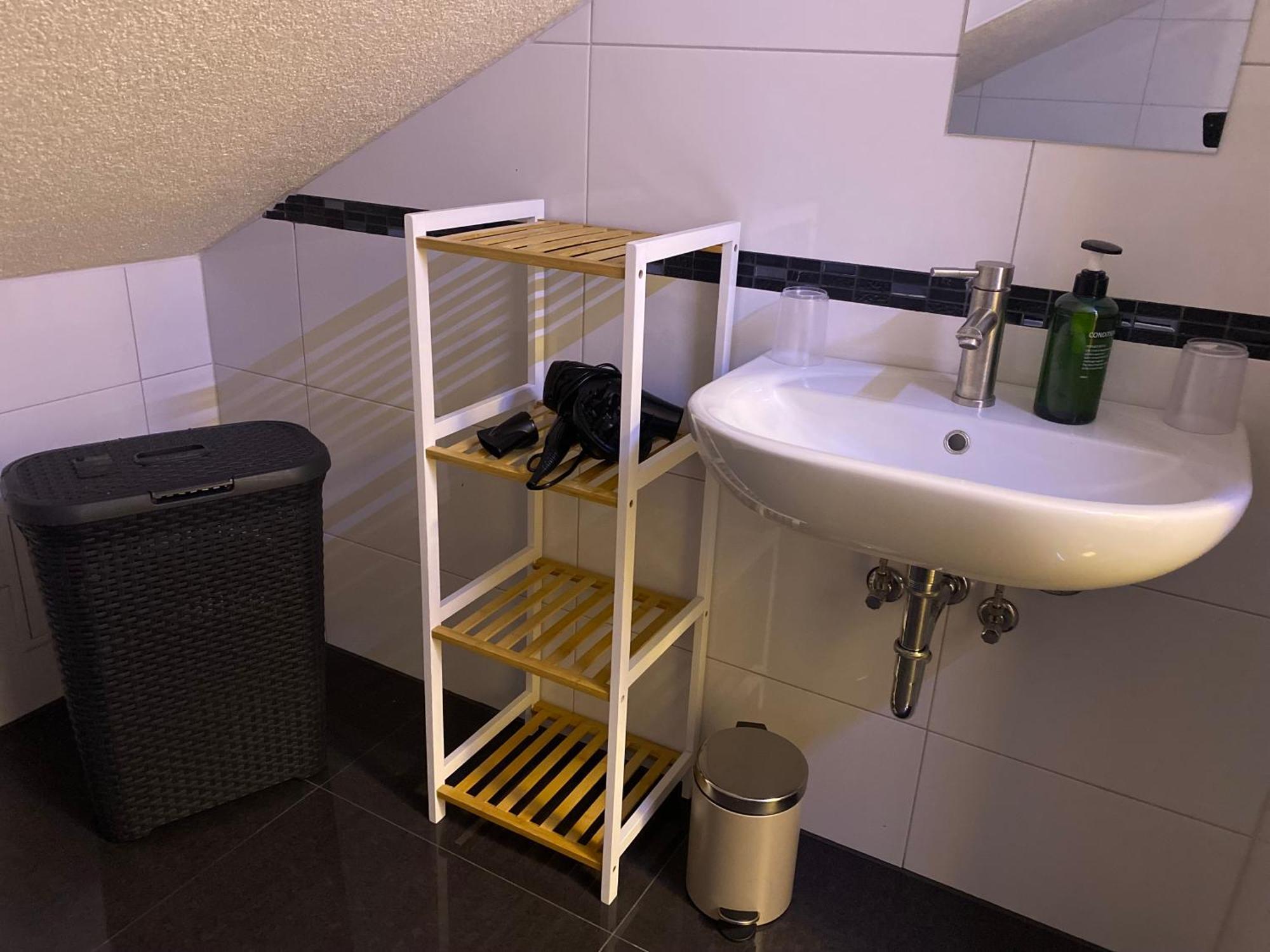 Deluxe Business Suite Mit Netflix Premium & Parkplatz, Zentral Zu Audi & Schwarz Gruppe With 2 Bedrooms Bad Friedrichshall Kültér fotó